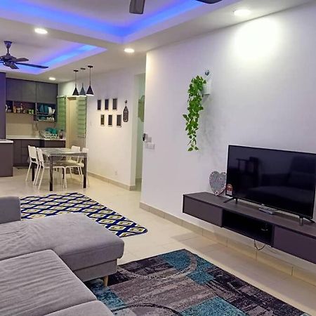 Debayu Homestay With Free Parking At Setia Alam Shah Alam Bagian luar foto