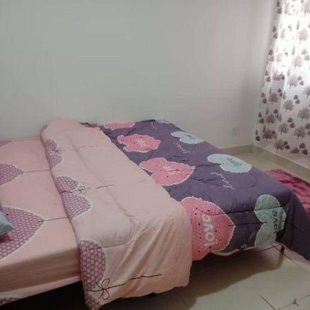 Debayu Homestay With Free Parking At Setia Alam Shah Alam Bagian luar foto