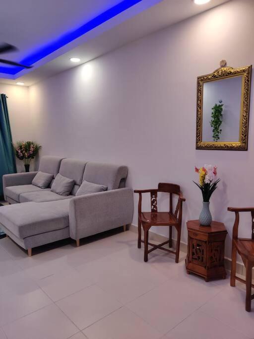 Debayu Homestay With Free Parking At Setia Alam Shah Alam Bagian luar foto